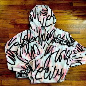 Women’s NY&Co Soho Street 2 piece Graffiti sweatsuit XL